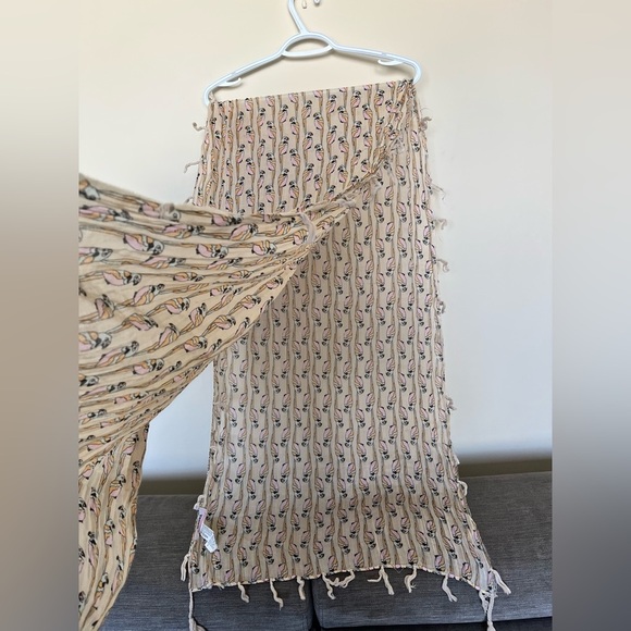 Cute Cotton scarf from BERSHKA in pre-loved condition! - Picture 5 of 5